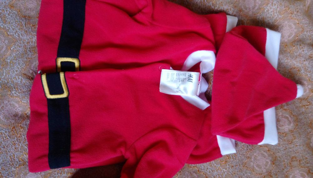 Продавам Бебешки екип на Дядо Коледа – нов