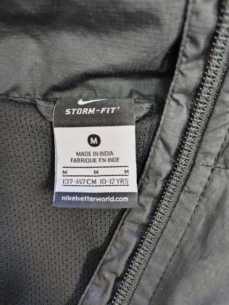Яке ветровка Nike