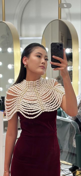 Аксессуар на плечи из жемчужных бус