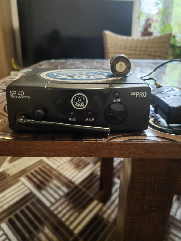 Продавам дистанционно AKG SR40 с доза Jores