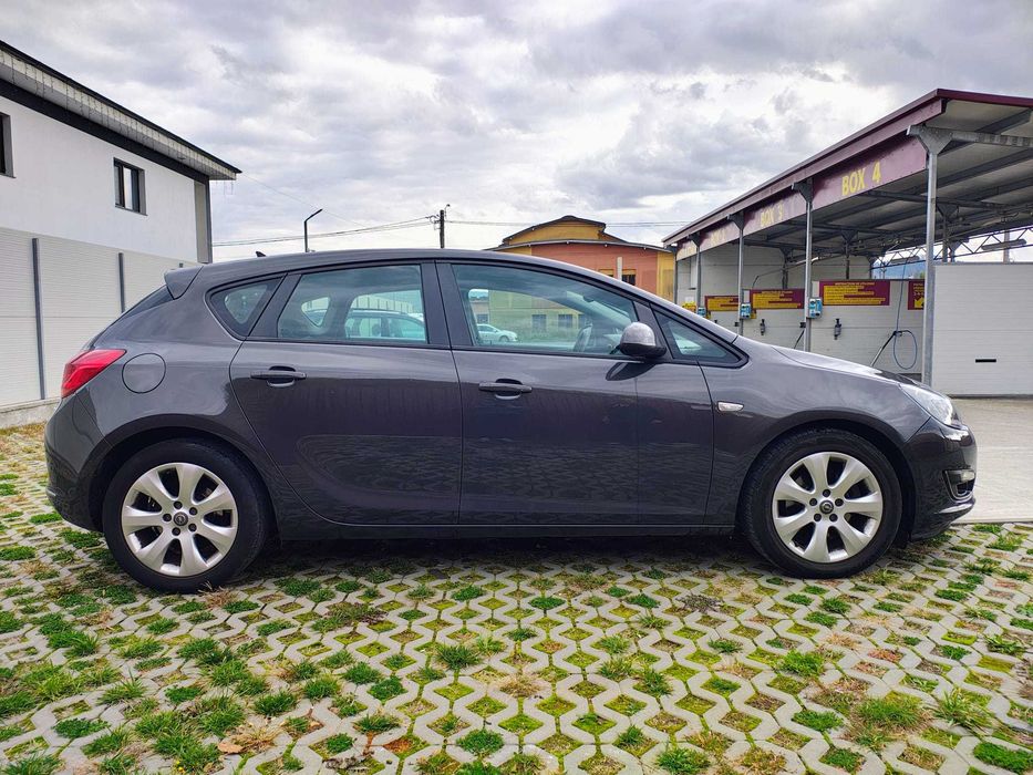 Opel Astra J 2013