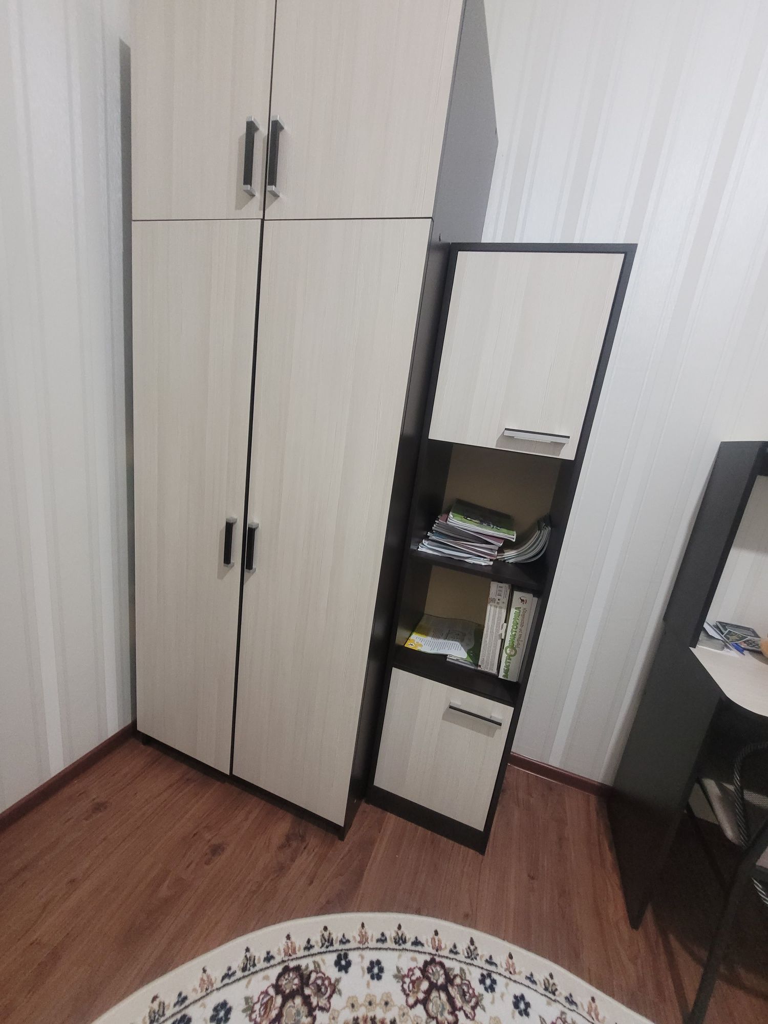 Продам шкаф, стол, комод