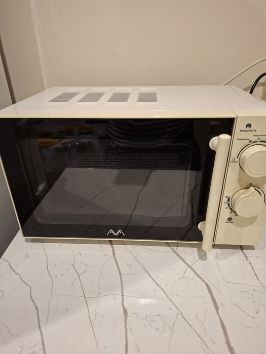 Микроволновка в отличном состоянии.