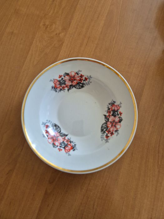 Продам тарелки новые