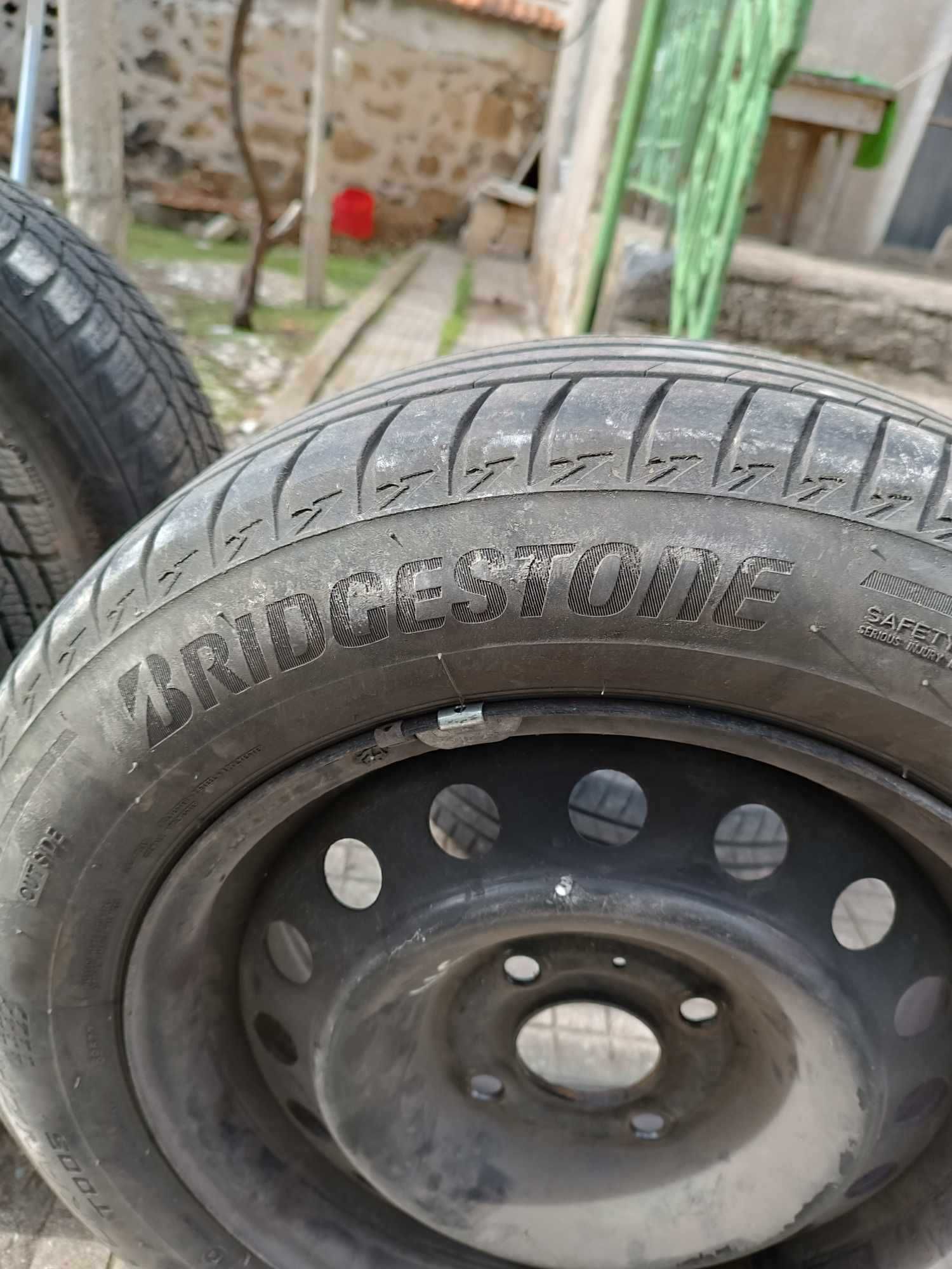 Джанти 4бр за Nissan Almera  + 4броя гуми  15 цола  185/65 R15