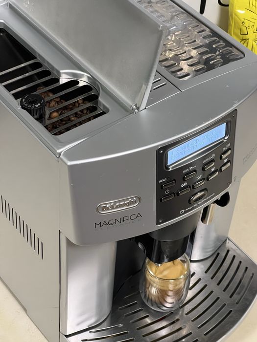 Кафемашина кафе автомат delonghı magnifica Elegance с гаранция