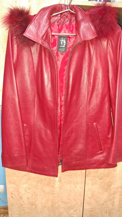 Haina/jacheta geaca de piele rosie cu gluga si blanita