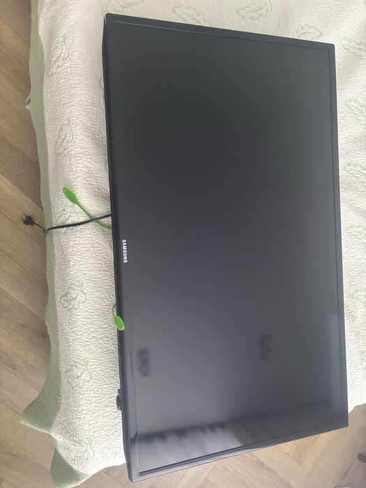 Телевизор samsung продаю