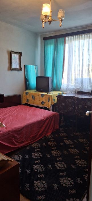 Vând apartament 2 camere semidecomandat .etaj 4, micro 4,negociabil,