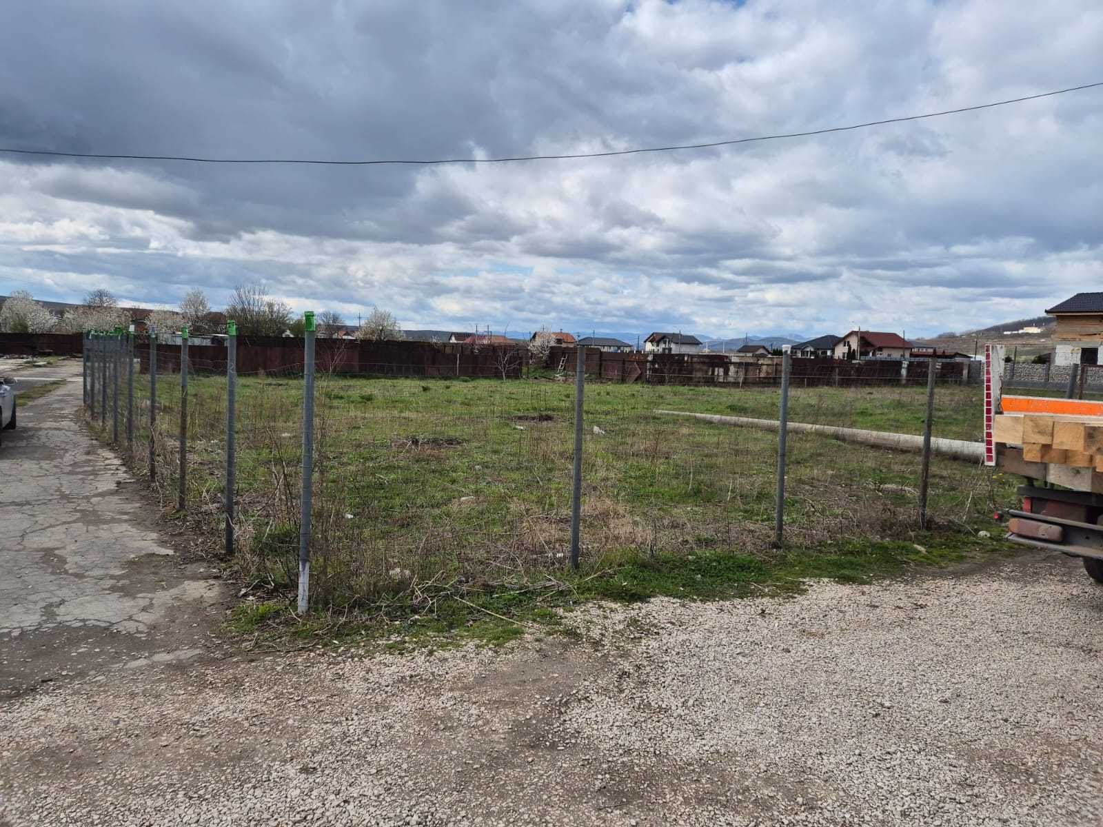 Se vinde teren zona linistita