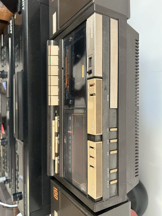 Linie/ combina Philips, radiocasetofon Universum