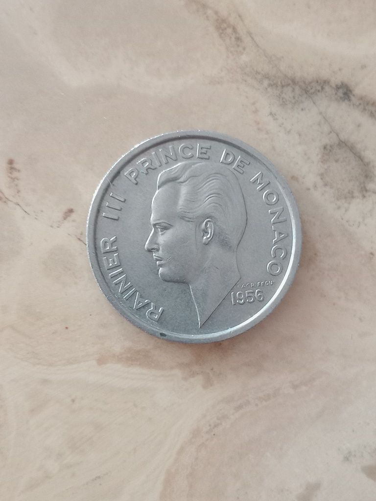 Продавам рядка монета