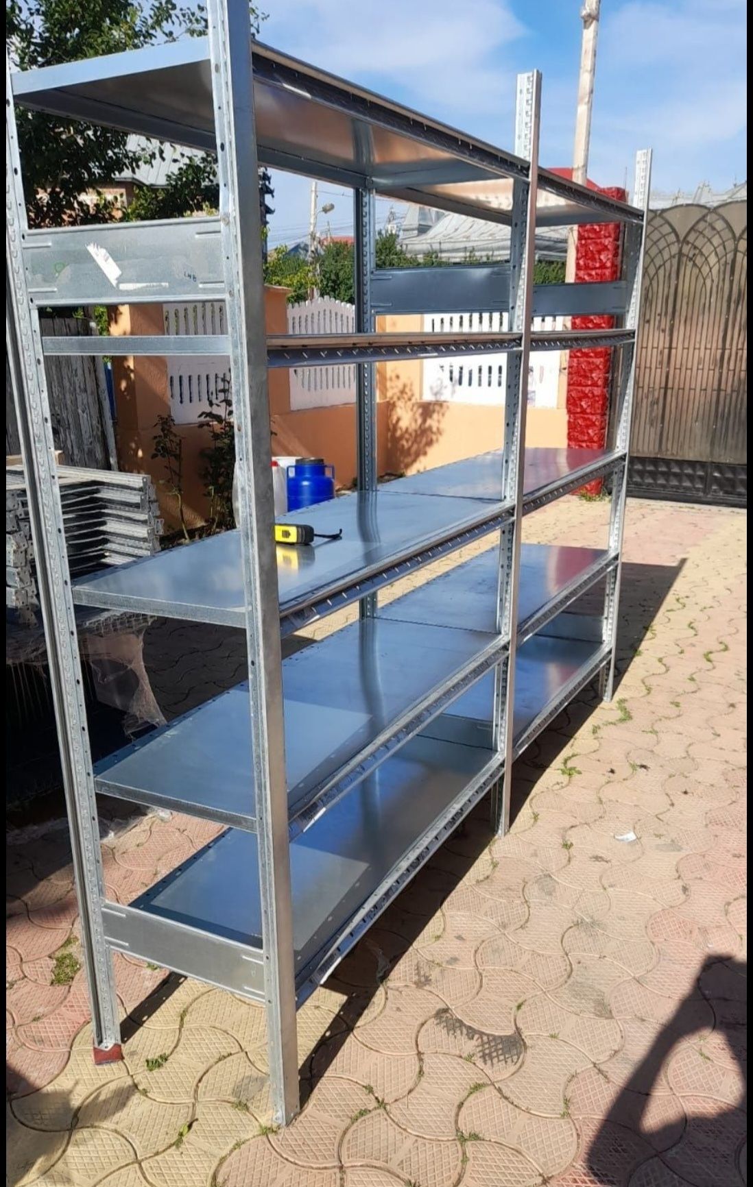 Rafturi zincate pentru depozitare 89