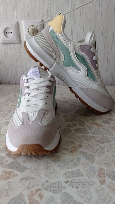 Кроссовки замшевые