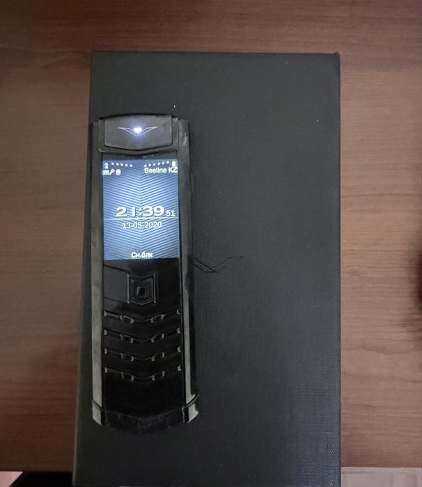 Продается телефон Vertu