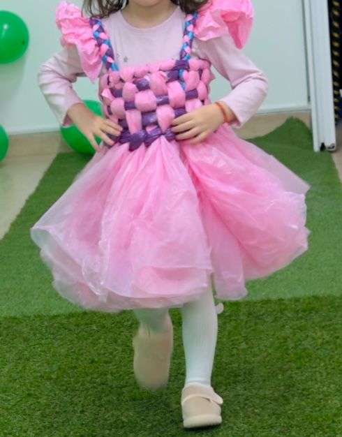 Rochie din materiale reciclabile