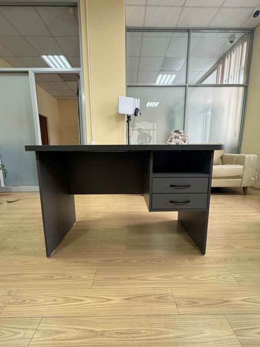 Продаю офисный мебель в комплекте