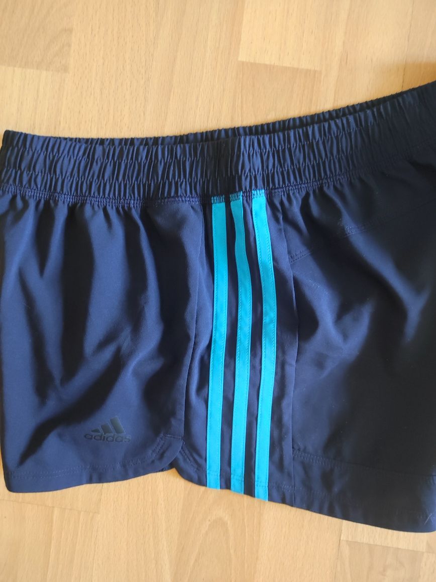 Къси панталони Adidas номер М нови без етикет