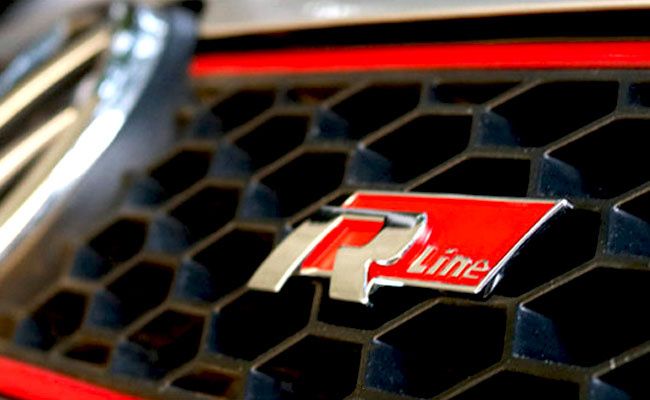 Emblema metalica grila radiator / aripi - Volkswagen R Line