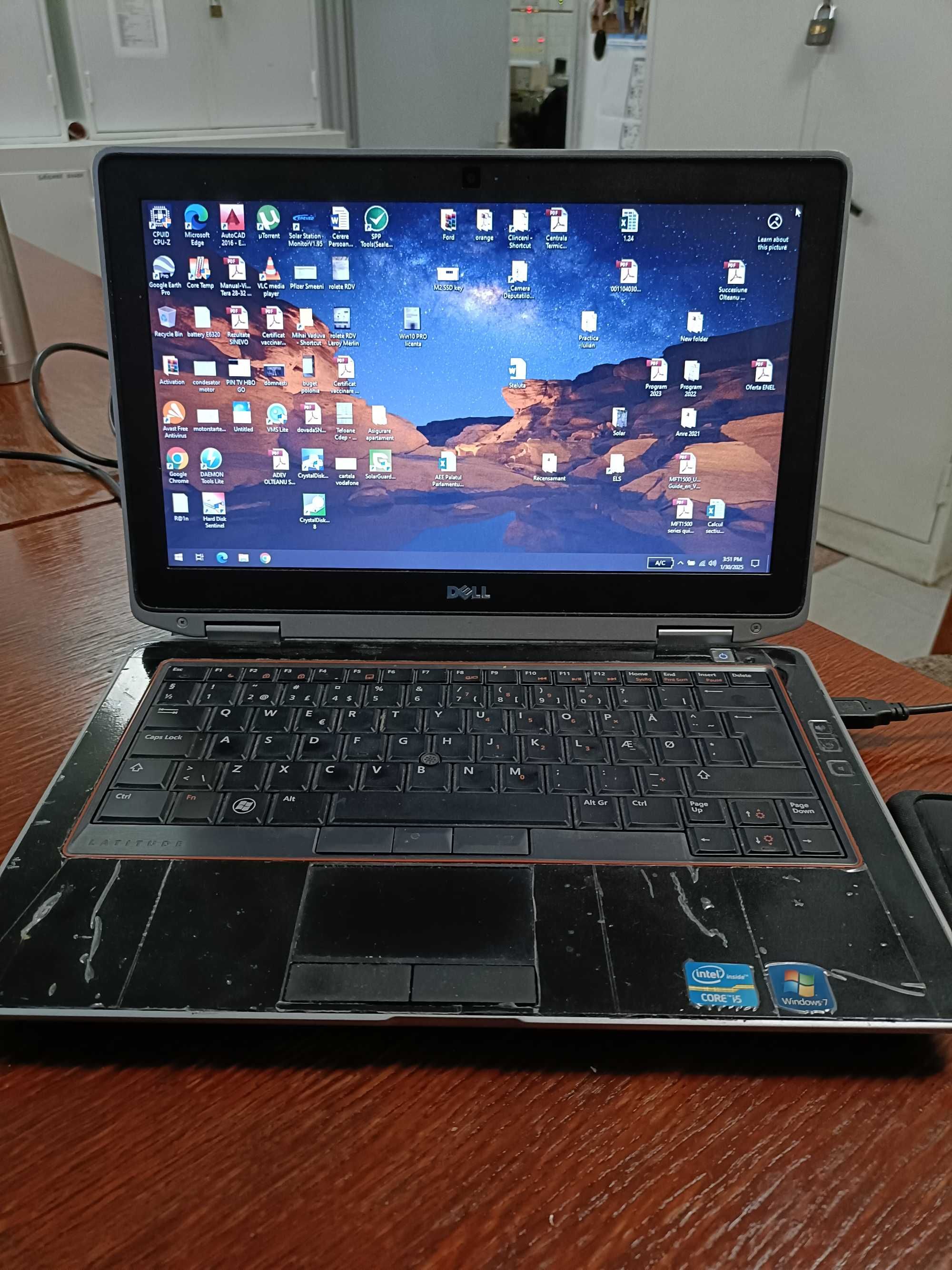 DELL Latitude E6320 13.3 inchi; Procesor I5; 8 GB RAM; SSD + HDD