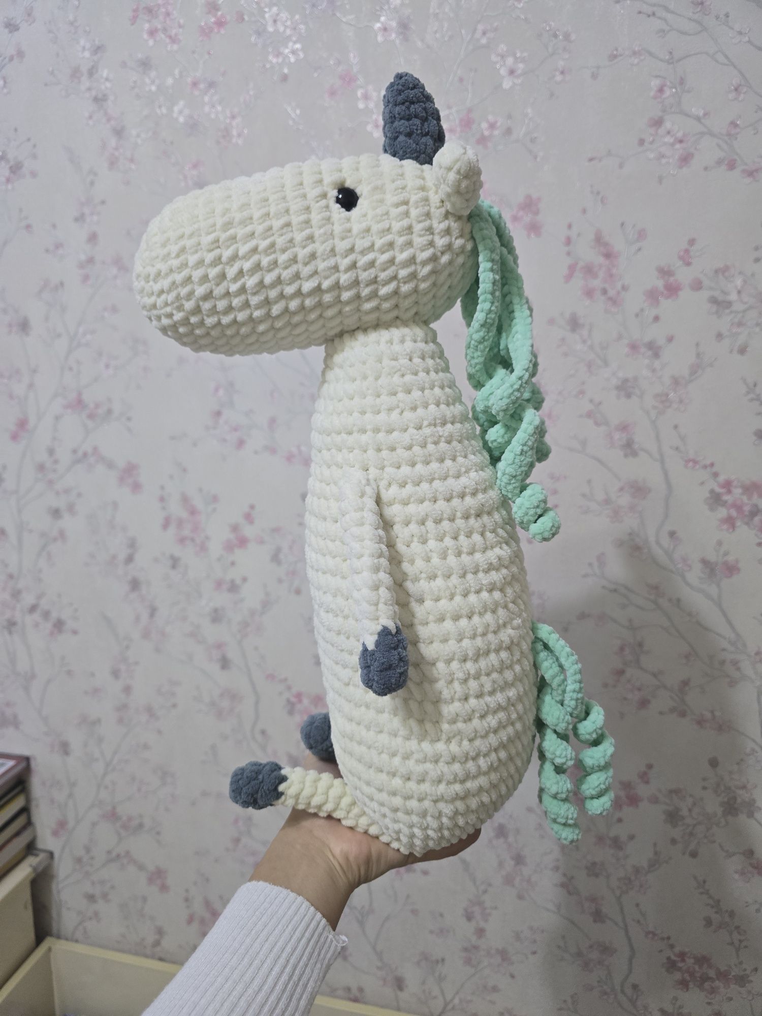 Вязаная игрушка единорог