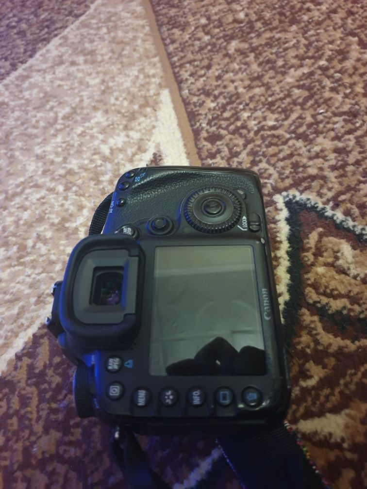 Продам Canon 7d И 4 объектива, тренога