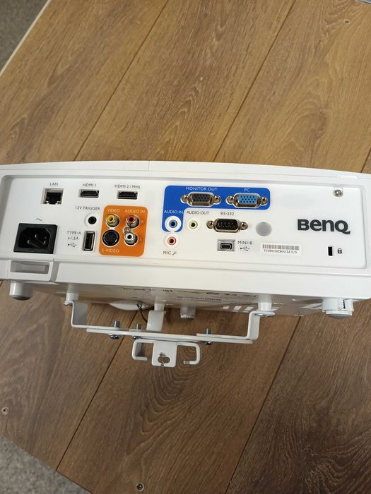 Мултимедиен проектор BenQ MH750 и екран