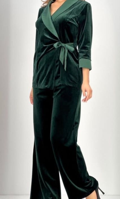 Продается брючный костюм б/у