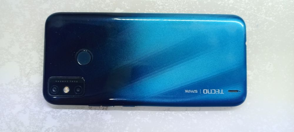 Хороший телефон без трещин