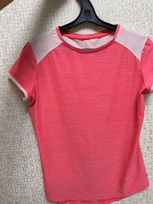 спортивная футболка, хорошего качества и приятного материала