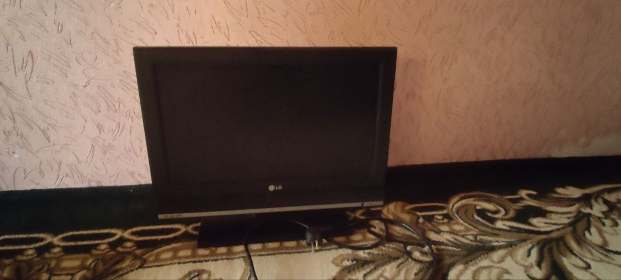 Televizor sotiladi ploskiy ekran 20li tunersz