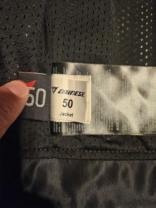 Vand geaca moto piele DAINESE Veloster, Marime 50, Pret 690 lei