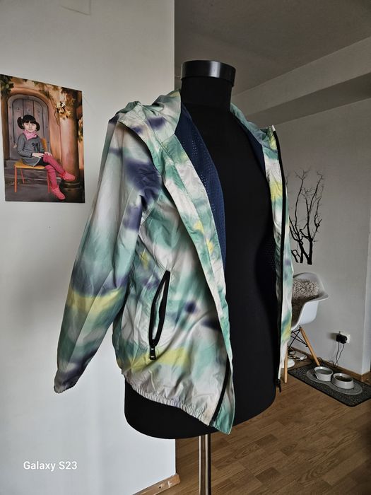 Geaca Zara 10 ani .50 lei .Hanorac Zara 10 ani 30 lei