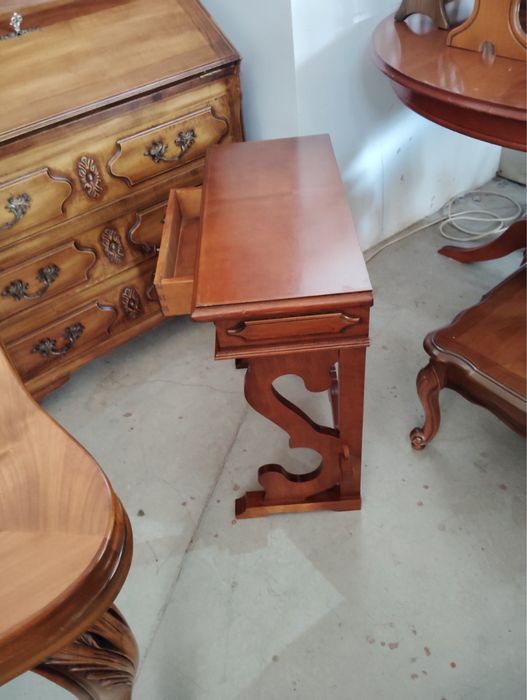 Конзолна масичка