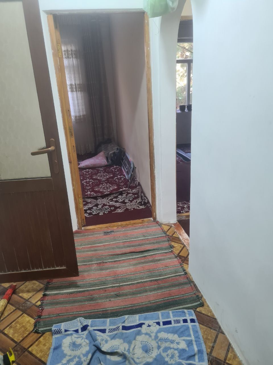 Dom 2 chi etaj sina zavod yonida yangi remont qilingan