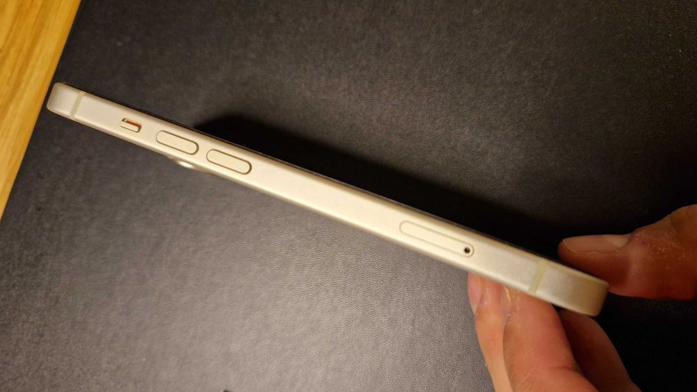 iPhone 15 128GB жълт