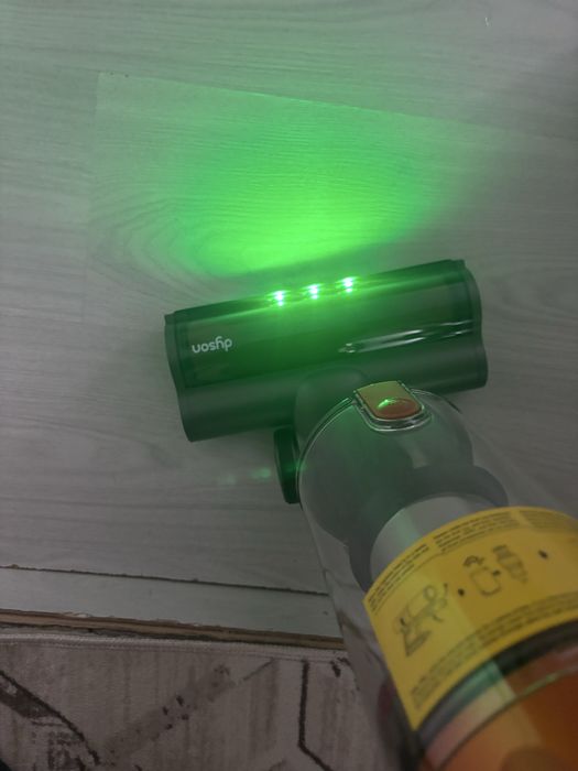 Продам dyson v15s detect absolute