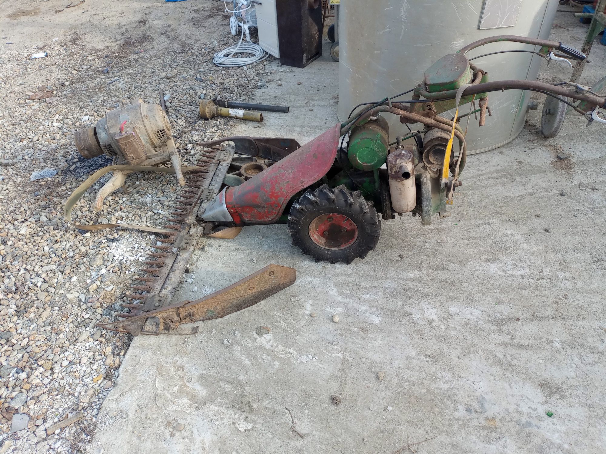 Coasă mecanică de vânzare și motocultor cu freză