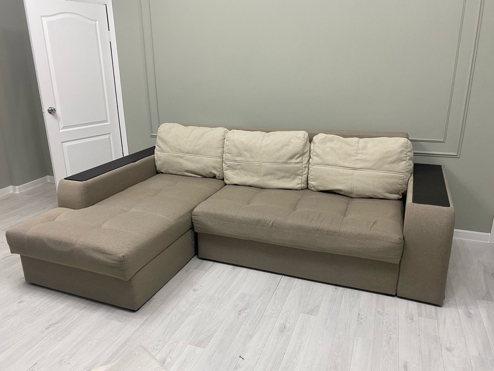 Мощный диван 270см