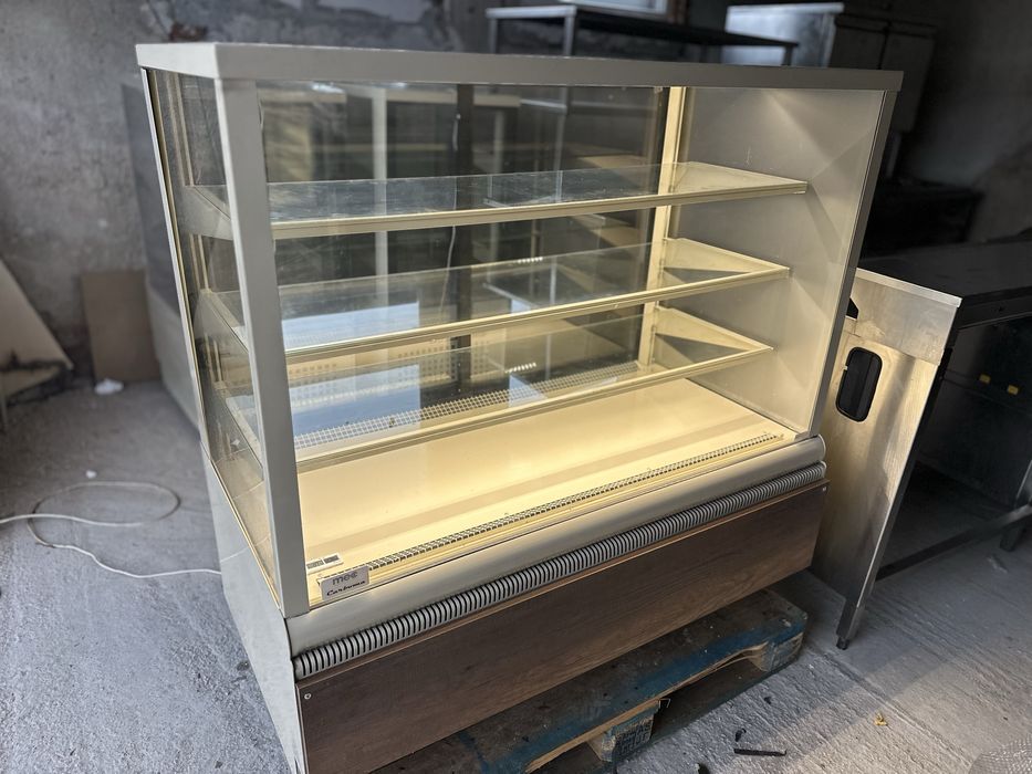 Сладкарска хладилна витрина 130см