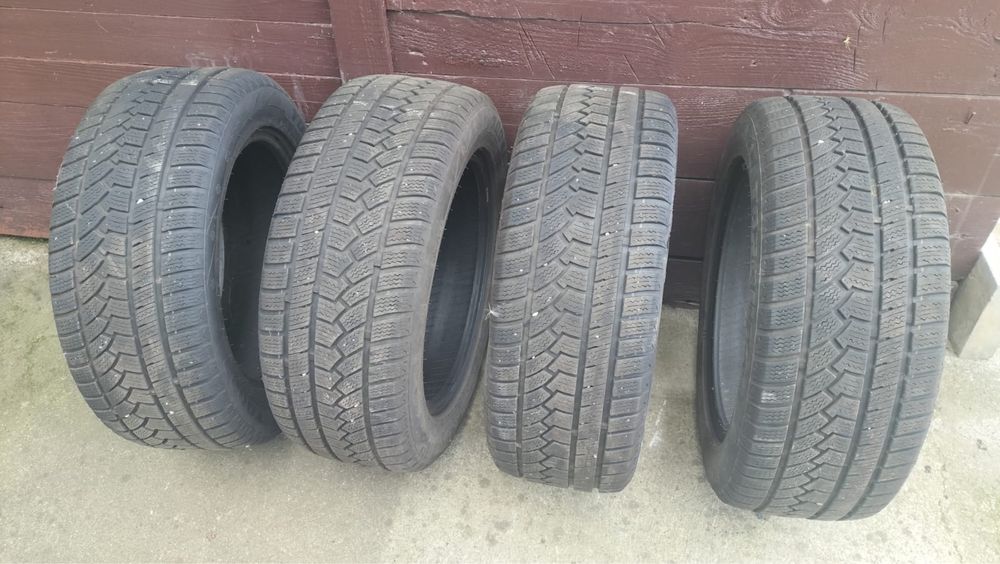 Vand Anvelope pentru iarna 235/65/17