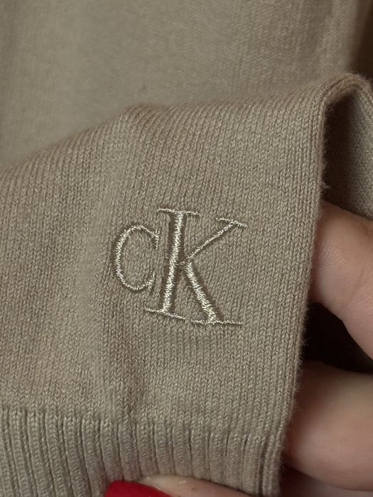 Пуловери Calvin Klein M,XS