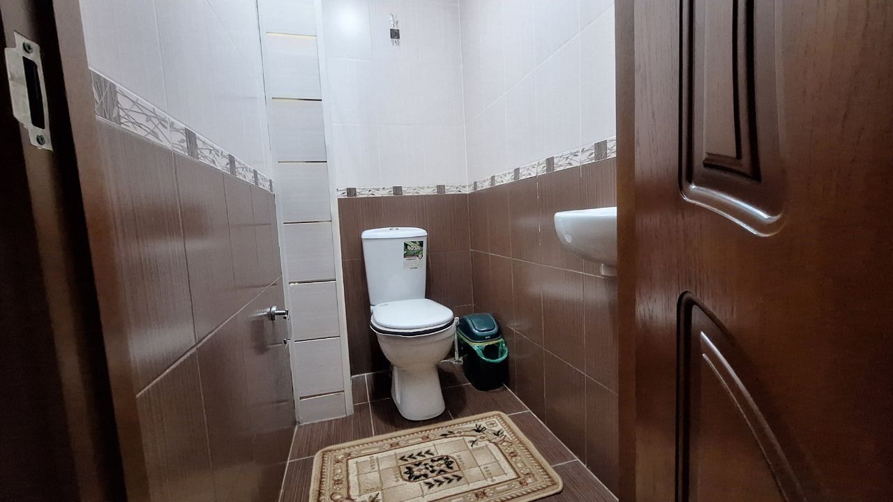 Банковский.  4/1/4 б 2/6.  Общ 121 кв.    145000 уе