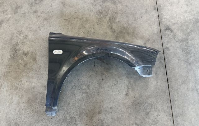 Aripa fata dreapta cu defect Volkswagen VW Passat B5.5 (facelift)