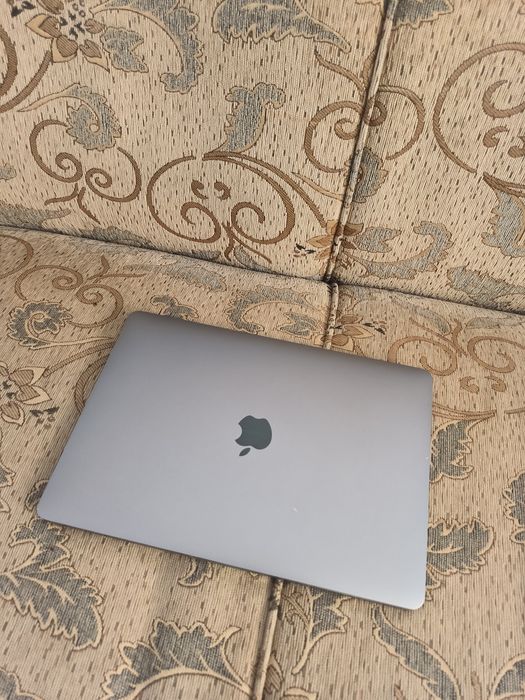 Apple Macbook  M2 Pro