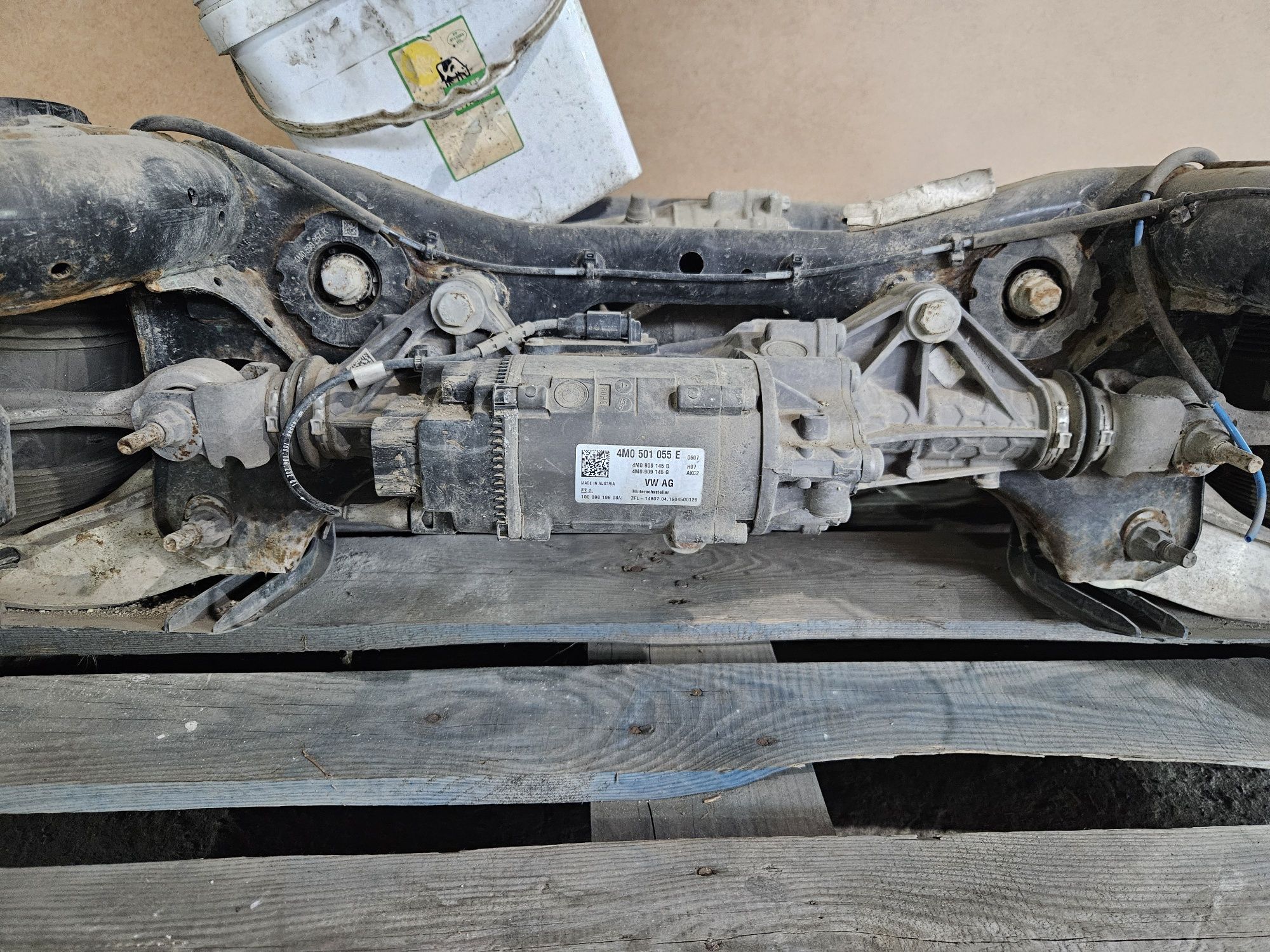 Задна рейка за Audi Q7 4m