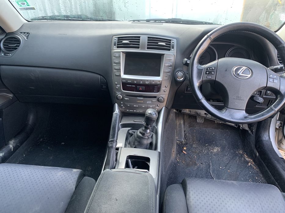 Lexus Is 220d на части