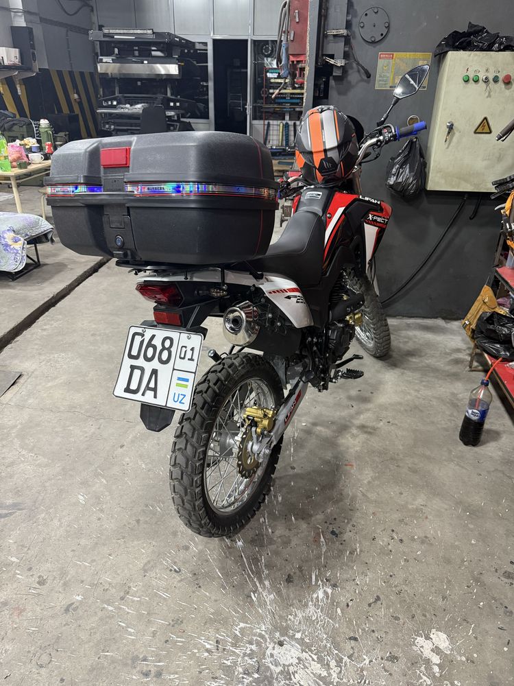 Мотоцыкл Lifan X-pect 250