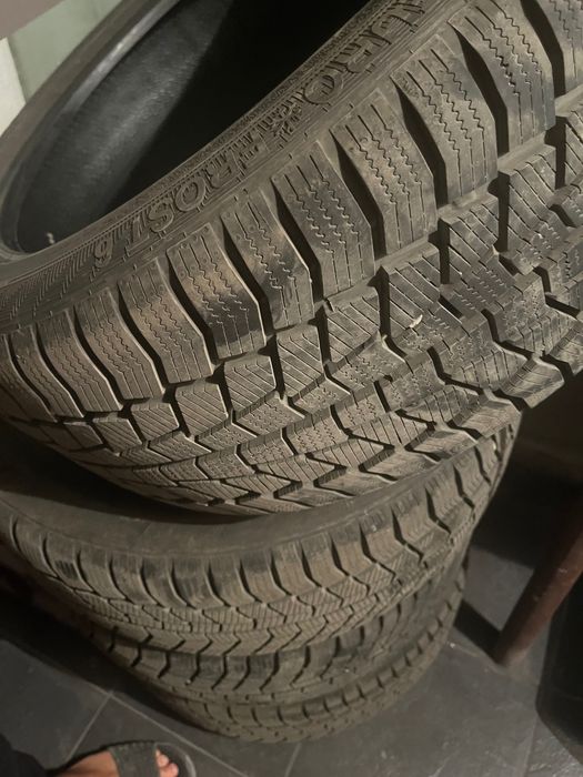 Продава зимни гуми Gislavet 235/45/18