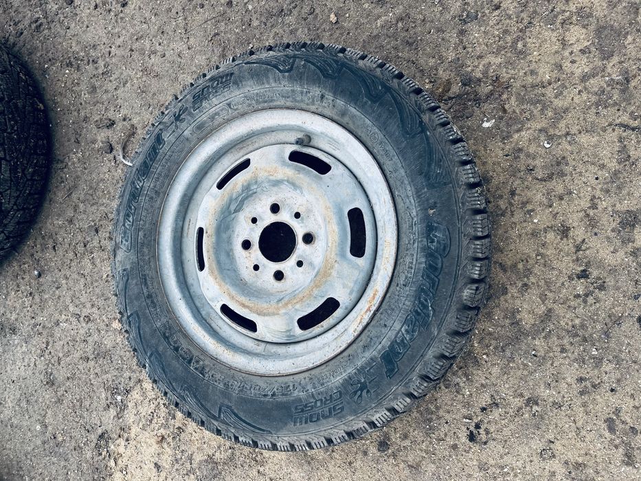 Продаётся зимний колесо (щипы)